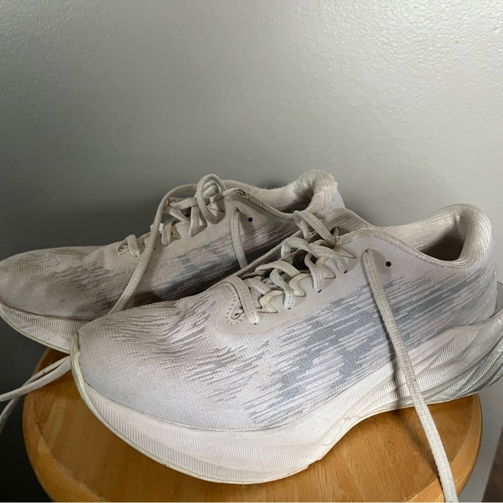 ASICS novablast 3 White Sneakers